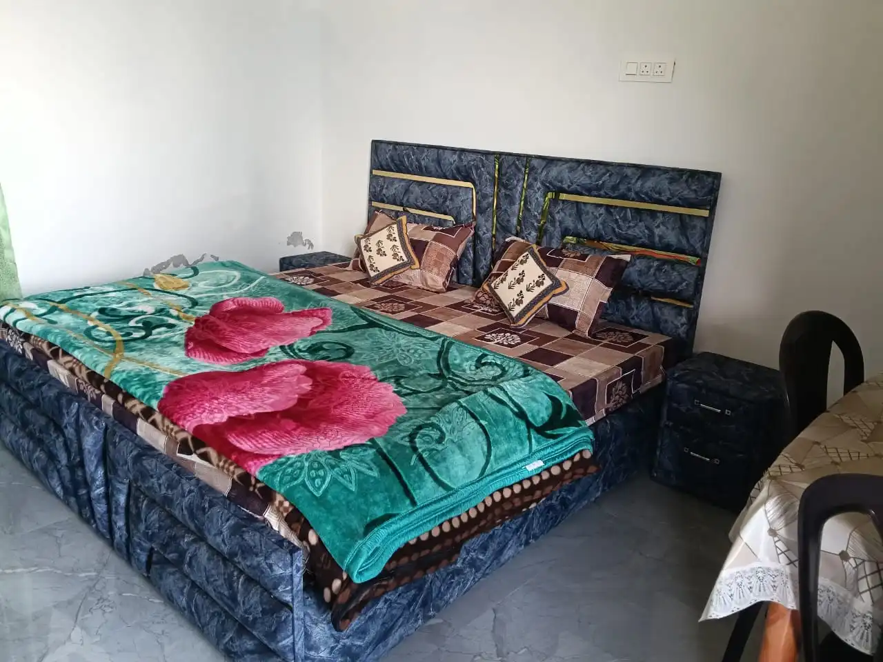 Family mountain view room in Urgam Valley
