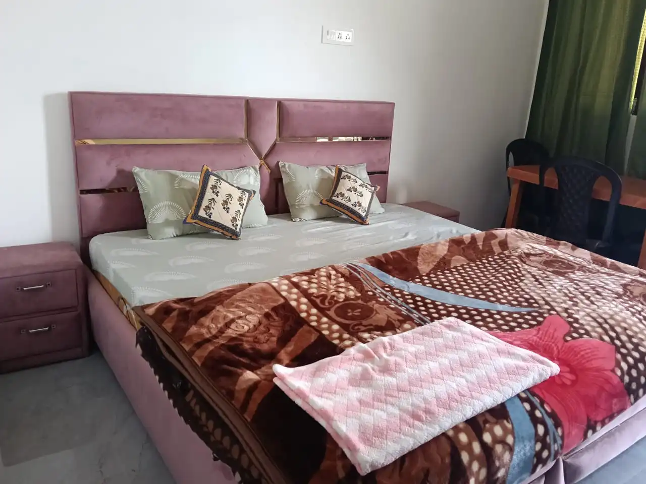 Family mountain view room in Urgam Valley